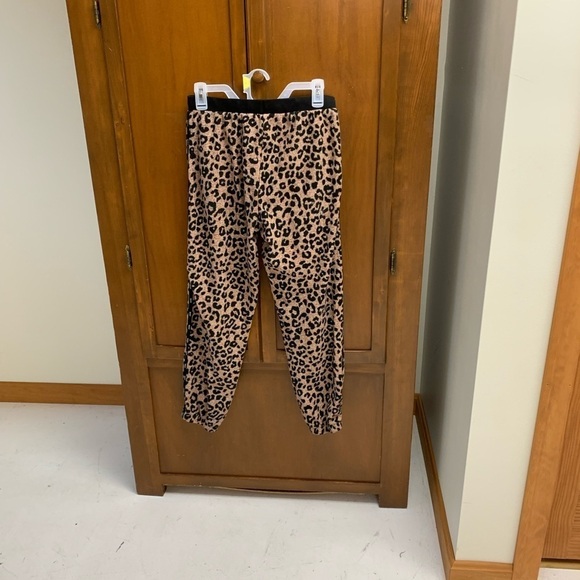 DKNY poly spandex animal print joggers track pants cuffed ankle medium - Picture 2 of 8